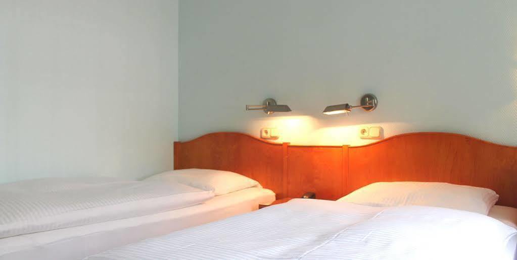 B-Hotel Dusseldorf Bagian luar foto